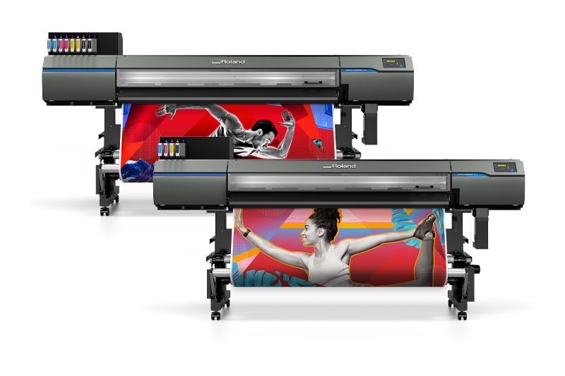 Imagem mostrando as impressoras eco-solventes DGXPRESS modelos ER-641 e ER-642 da Roland DG
